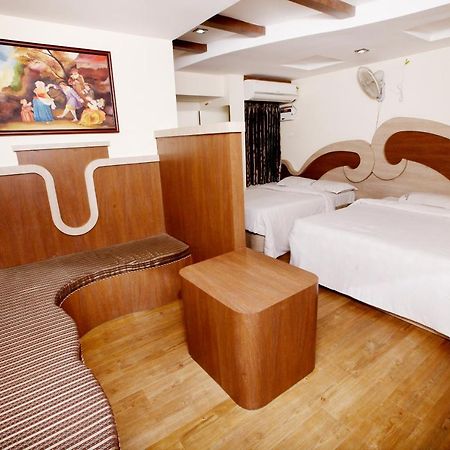 Hotel Vasantham Kojambuttúr Kültér fotó