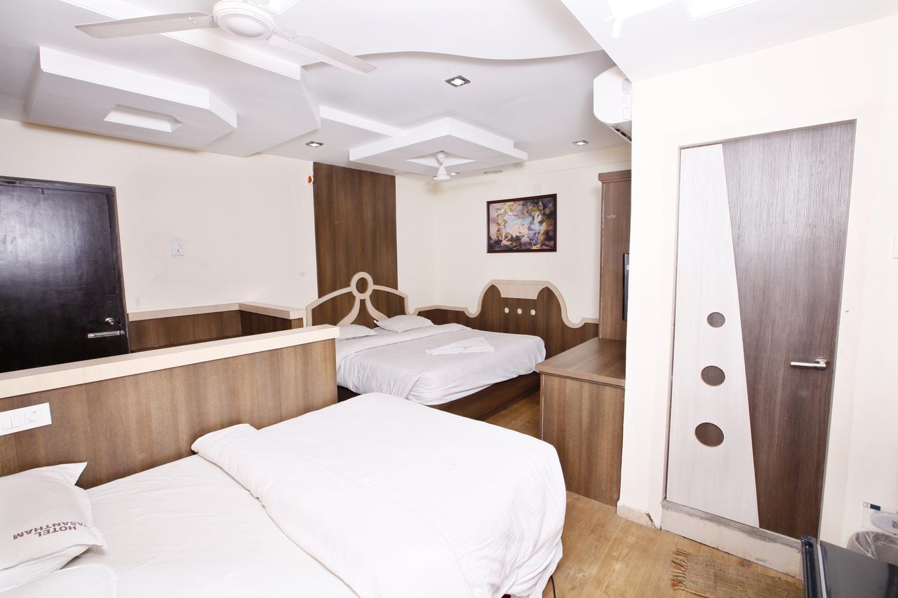 Hotel Vasantham Kojambuttúr Kültér fotó