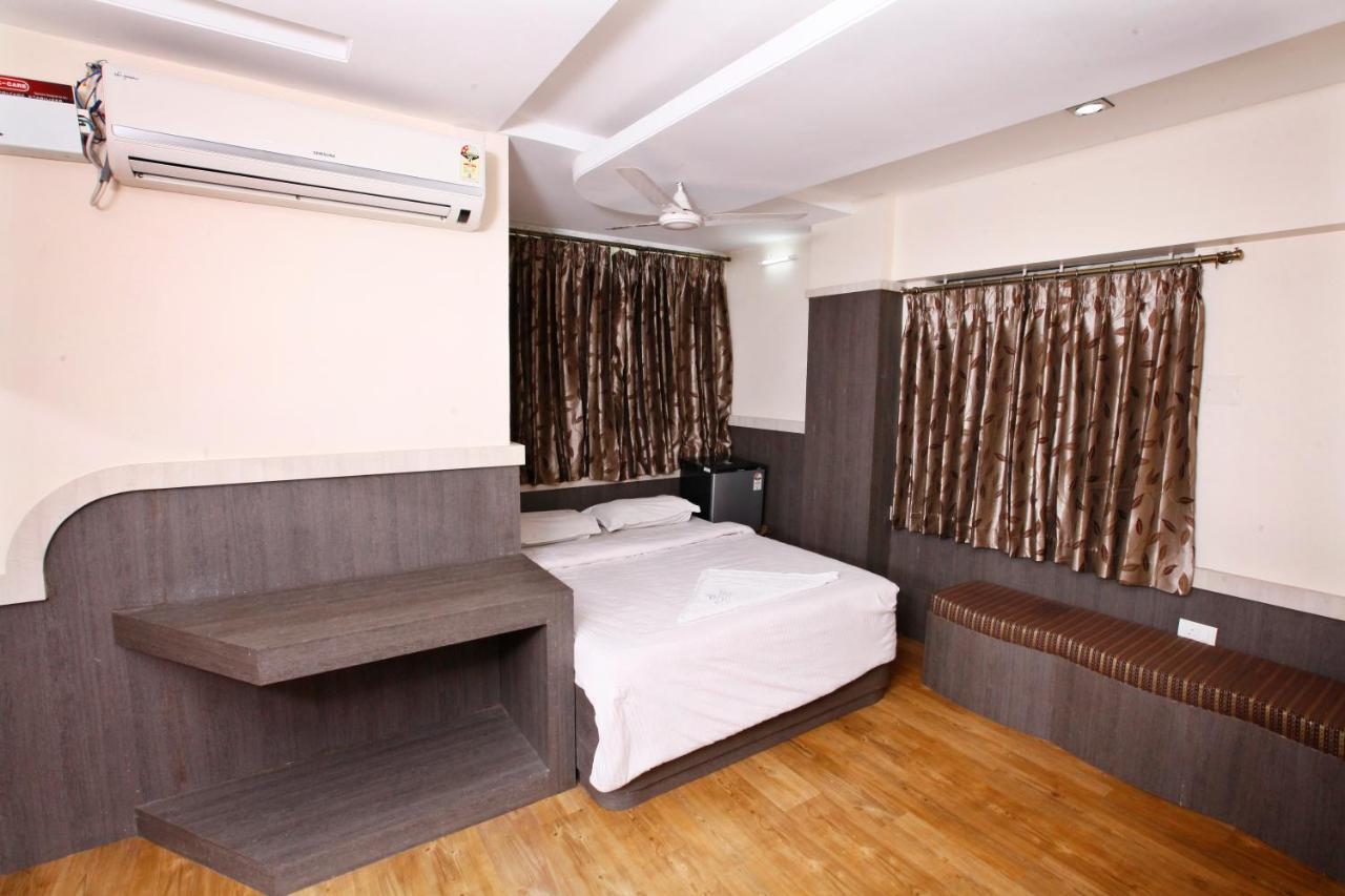 Hotel Vasantham Kojambuttúr Kültér fotó