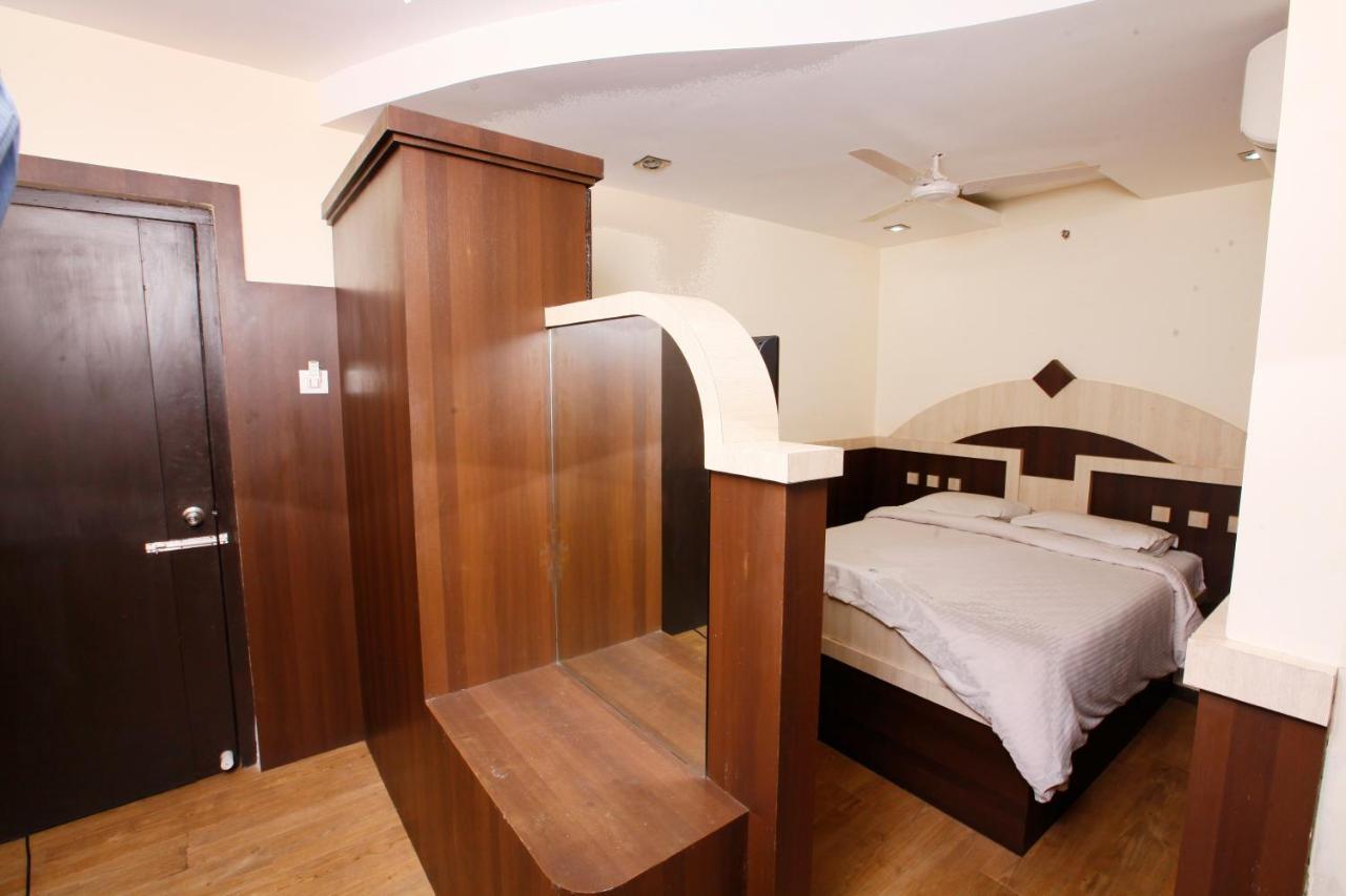 Hotel Vasantham Kojambuttúr Kültér fotó